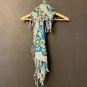 Scarf with tassels and gorgeous print